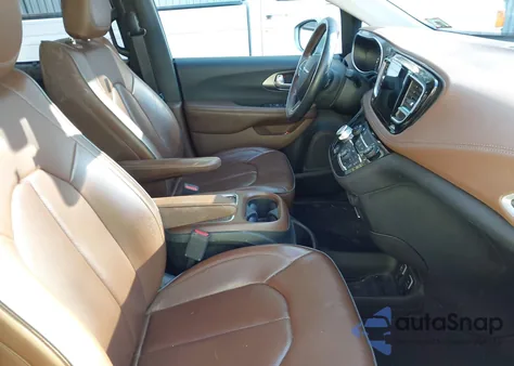 2017 Chrysler Pacifica Limited z USA, uszkodzony, nr VIN 2C4RC1GG2HR504235